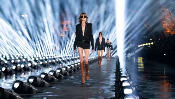 2020年的這幾場(chǎng)秀場(chǎng)活動(dòng)的舞美視覺(jué)設(shè)計(jì)驚艷了眼球