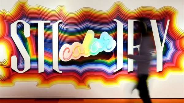 百貨公司策劃的這場(chǎng)“色彩的故事”的活動(dòng)滿滿的“彩虹糖”，美極了