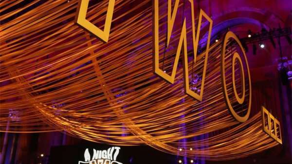 活動(dòng)中的互動(dòng)裝飾經(jīng)常是最吸睛的，而這個(gè)天花板的活動(dòng)策劃更亮眼