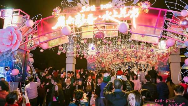 水上花市的展覽活動(dòng)今年里水鎮(zhèn)亮相央視《新聞聯(lián)播》，聚集了各地眼球