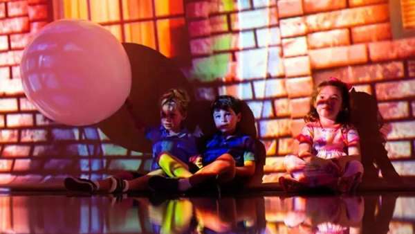 大禮堂內(nèi)的這場沉浸式多媒體展覽活動，360°體驗帶你穿越虛擬世界