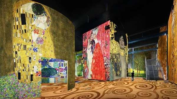 展覽活動(dòng)的展覽形式也可以很多樣，運(yùn)用數(shù)字科技呈現(xiàn)的作品更沉浸式