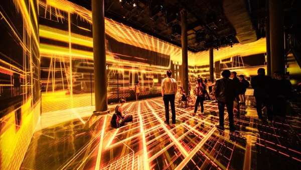 這樣一個(gè)燈光藝術(shù)展覽活動(dòng)重新定義了建筑結(jié)構(gòu)與媒體藝術(shù)的關(guān)系