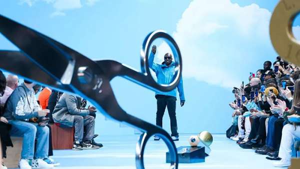 2020秋冬男裝時(shí)裝發(fā)布會(huì)活動(dòng)現(xiàn)場(chǎng)仿佛人間天堂，踏云而至穿梭云間