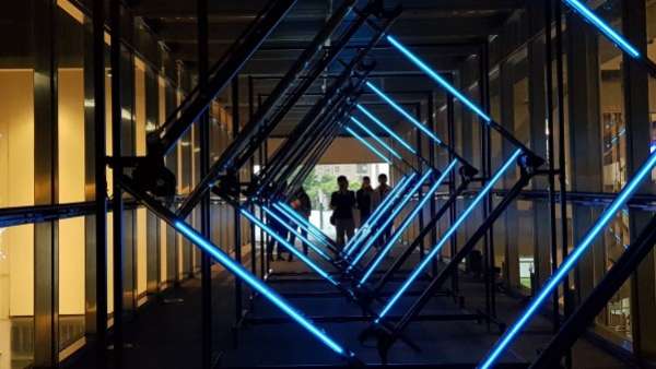 光之書寫的燈光藝術展覽活動融合了戶外場地，全新沉浸式展出