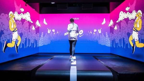 芝加哥快閃店活動策劃了一個多彩的卡通仙境，在這里跑步可美了