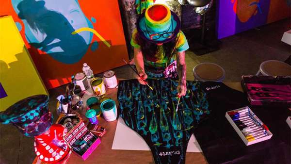 面膜發(fā)布會活動現(xiàn)場能玩出啥新花樣，這家就辦了一場迪斯科派對活動