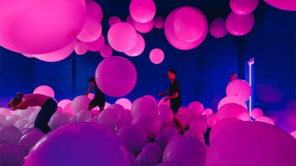 運(yùn)動(dòng)鞋發(fā)布會(huì)活動(dòng)的發(fā)布現(xiàn)場(chǎng)打造成成年人的互動(dòng)樂(lè)園，樂(lè)趣橫生