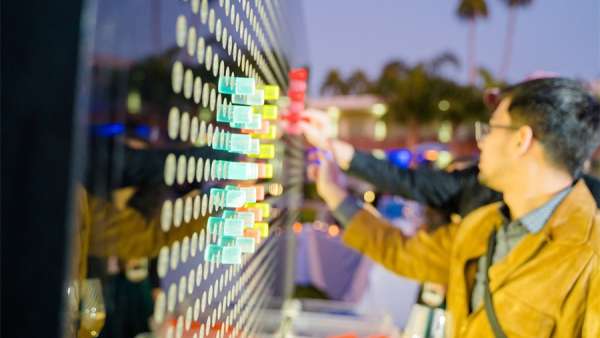 聽(tīng)說(shuō)企業(yè)冬季員工派對(duì)活動(dòng)以互動(dòng)游戲和戶外草坪更搭哦