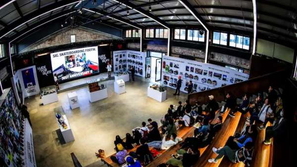 30周年展覽活動(dòng)詮釋了什么是為滑板而生，現(xiàn)場(chǎng)花式表演拍手叫絕