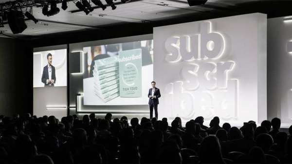 這家軟件公司的訂閱會議活動直接把企業(yè)劇院的場景搬上了舞臺，牛！