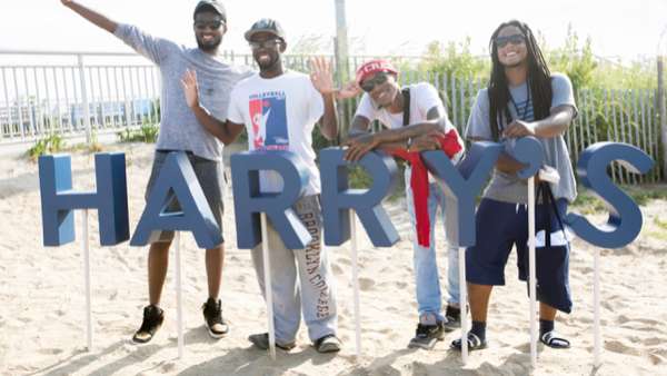 線下快閃式推廣活動竟是把淋浴空間搬到活動中，也太腦洞大開了