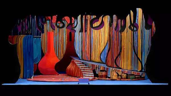 銅版畫藝術風格的活動舞美設計你見過嗎？他玩味得很起勁