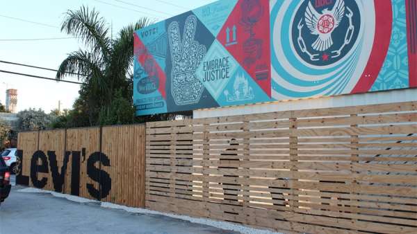 牛仔褲快閃店活動再現(xiàn)集裝箱設計風格，更有超級碗、音樂周等你來