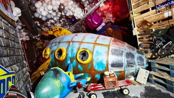 街頭藝術(shù)展覽活動里驚現(xiàn)一艘墜落的飛船，一種完全感官體驗來咯