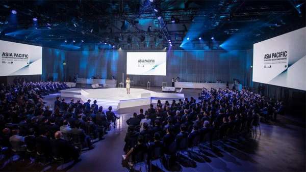 視頻映射技術(shù)在這次的經(jīng)銷商大會活動策劃上大展身手光芒萬丈