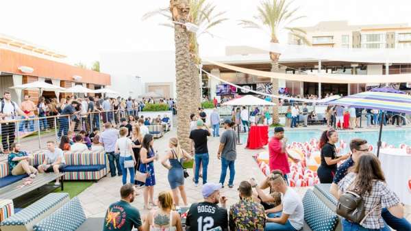 夏日泳池派對活動看著就是清爽，打卡互動游戲都不落下