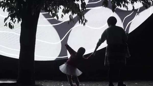 僅用一個(gè)燈光展覽活動(dòng)裝置就傳遞了大自然的聲音，自然之聲太神奇了