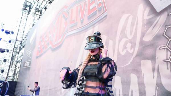 潮玩本色盡顯無(wú)疑，這次的汽車發(fā)布會(huì)展覽活動(dòng)玩的就是心跳，爵對(duì)玩+