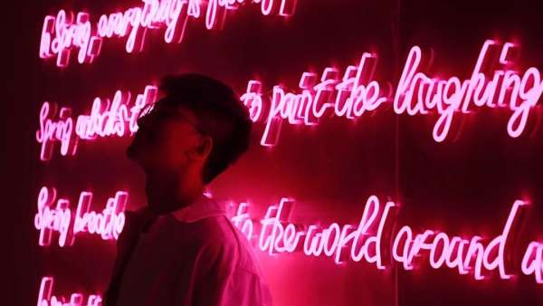 跟隨5位藝術(shù)家的會(huì)展活動(dòng)里的沉浸式場(chǎng)景，退回到最美好的校園時(shí)光