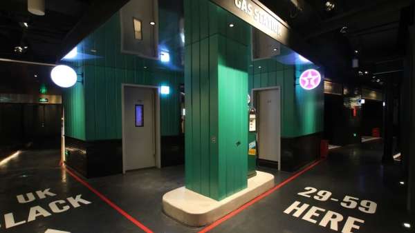 穿越異國(guó)街頭的KTV展覽裝飾，隨手一拍都像在倫敦街頭自拍一般