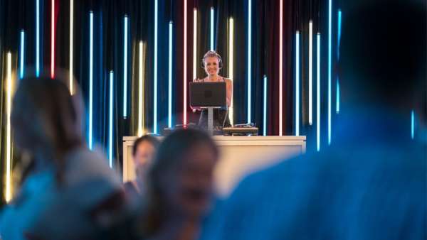 活動(dòng)策劃中用LED燈帶也能創(chuàng)造一種突出、明顯的視覺效果