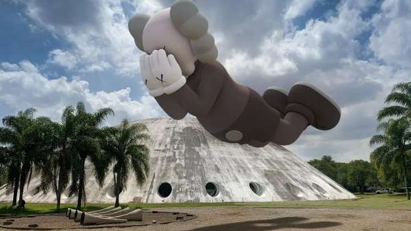 KAWS官宣嶄新藝術(shù)作品展覽活動(dòng)在全球12個(gè)地點(diǎn)正式推出