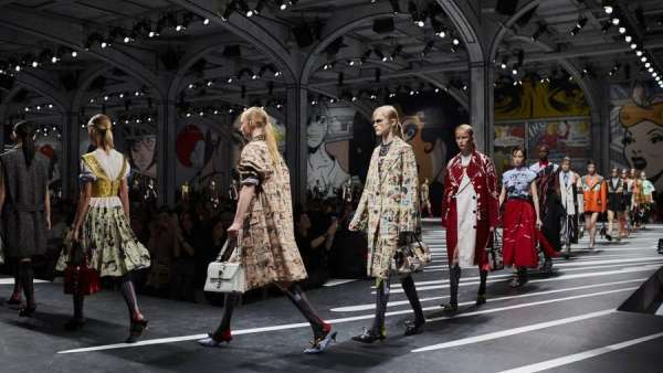 時裝T臺展覽活動還能這么策劃，這批女性漫畫家創(chuàng)造了超級英雄新力量