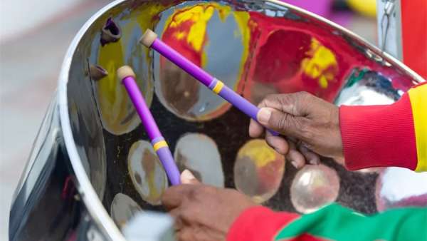 假日派對(duì)活動(dòng)也可多樣化，辦公頂樓也能花樣多多