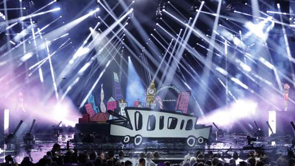 潘多拉魔盒概念的頒獎(jiǎng)典禮活動(dòng)，舞美不斷轉(zhuǎn)換的布景太震撼了