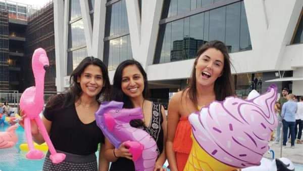 夏日泳池派對(duì)活動(dòng)上有這些充氣裝飾品，玩得更盡興點(diǎn)吶