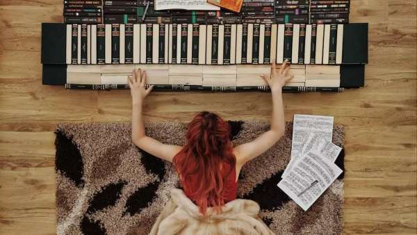 書(shū)中自有黃金屋，會(huì)展活動(dòng)現(xiàn)場(chǎng)策劃個(gè)書(shū)本的拍照打卡點(diǎn)也能黃金萬(wàn)兩吧