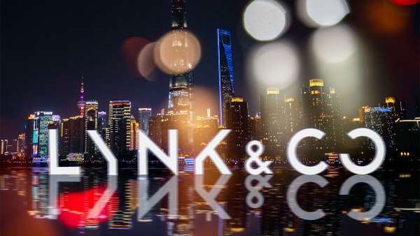 夜間風(fēng)格的汽車快閃店展覽活動更像一個沉浸式美學(xué)體院劇場