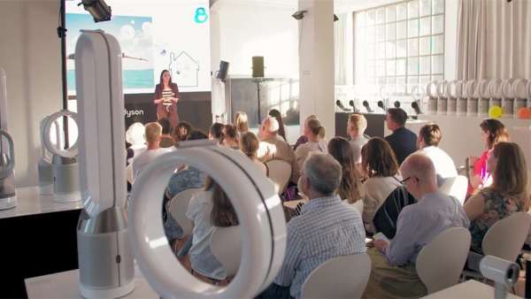 發(fā)布會活動策劃場地選用開放式的設(shè)計，零距離接觸產(chǎn)品體驗(yàn)感十足