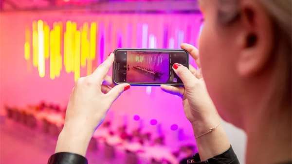 女神節(jié)的推廣活動(dòng)策劃現(xiàn)場(chǎng)辨識(shí)度超高，DIY水果沙拉課程更是亮點(diǎn)