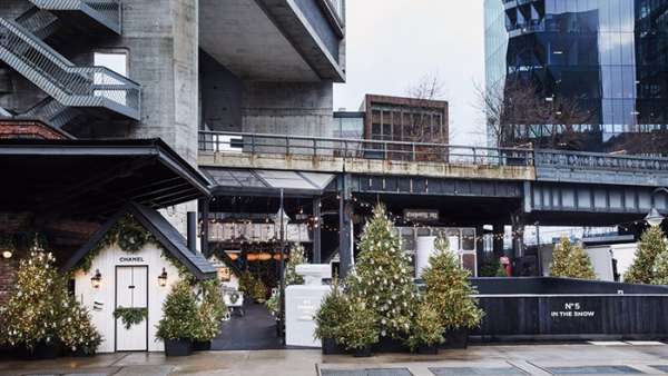 冬季仙境般的快閃店活動(dòng)現(xiàn)場(chǎng)香氣撲鼻，更有特殊的AR體驗(yàn)與你互動(dòng)