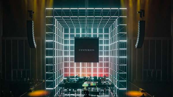 VIP派對(duì)活動(dòng)搭建的這個(gè)聲控反應(yīng)燈管結(jié)構(gòu)舞臺(tái)賦予了生命與呼吸