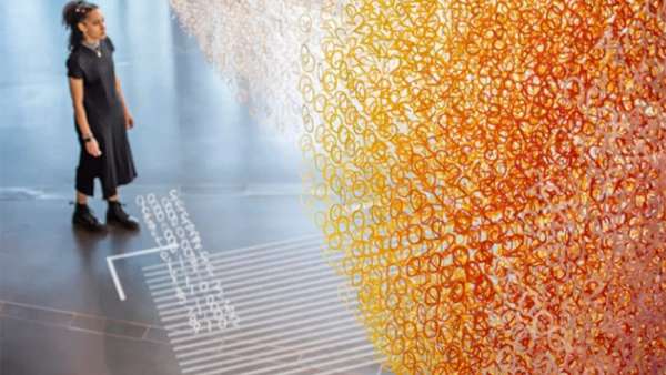 時(shí)間碎片主題展覽活動(dòng)，120個(gè)時(shí)間碎片展示了過去現(xiàn)在和未來的多彩