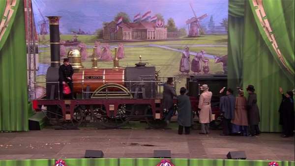 周年慶典活動中的舞美設(shè)計竟是一個“床”，這般沉浸式打卡背景吸引力杠杠