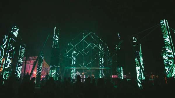 當(dāng)音樂節(jié)活動(dòng)策劃和新媒體相撞，火花引出的視聽盛宴炸鍋了