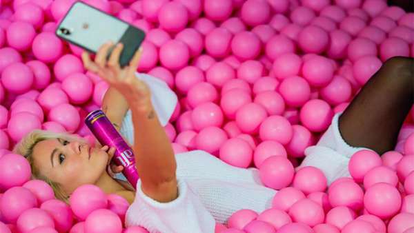 將美發(fā)產(chǎn)品發(fā)布會活動搬到超級糖果博物館舉行，更像是內(nèi)容營銷活動