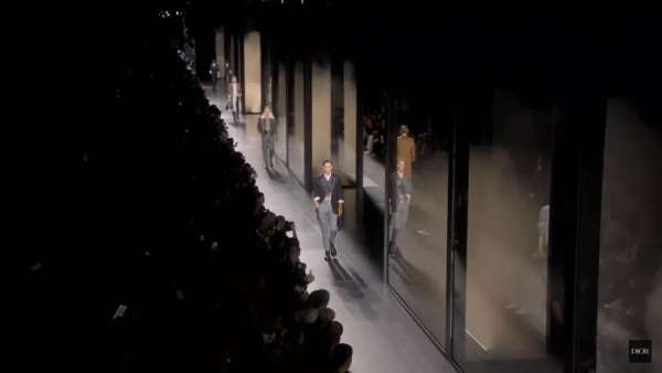 時裝展覽活動的舞美設(shè)計(jì)更像是一場視覺藝術(shù)展覽活動