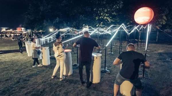 燈光藝術展覽互動活動的LED互動裝置帶動了全新的群體性解壓方式