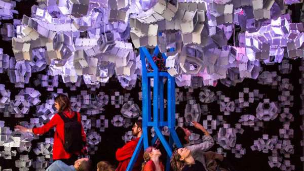 時(shí)下沉浸式體驗(yàn)展覽活動(dòng)越來越有“儀式感”了，藝術(shù)的魅力無法擋