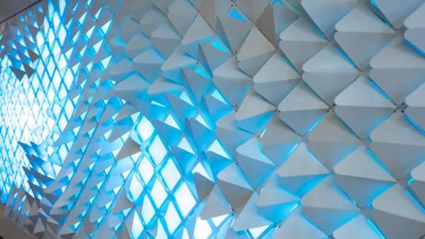 光的藝術(shù)展覽裝置以我們從未預(yù)料到的方式帶來了技術(shù)上的創(chuàng)新