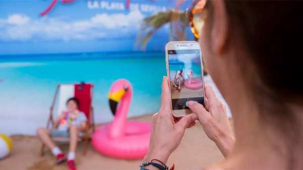 夏日快閃店?duì)I銷活動(dòng)海灘風(fēng)很足，一起去沙灘上喝一杯吧