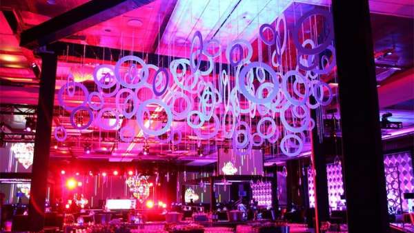 行業(yè)會議活動真的不按常理出牌，刻板形象全然被各種裝飾打破