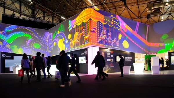 旅游會(huì)展活動(dòng)上映的這場(chǎng)燈光和色彩的多媒體秀，令人心曠神怡留連忘返