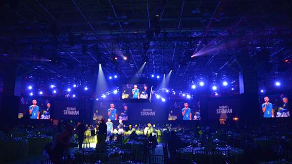 年度慈善派對(duì)活動(dòng)被策劃設(shè)計(jì)成一個(gè)活潑生動(dòng)的紐約城市公園