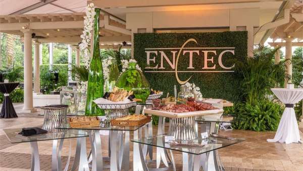 秘密花園晚宴派對活動就請縱情揮舞，期待再赴非凡浪漫仙境